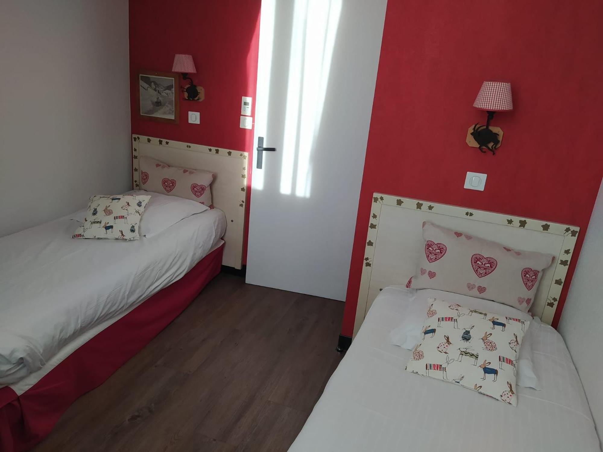 Hotel Des Princes, Chambery Centre ภายนอก รูปภาพ
