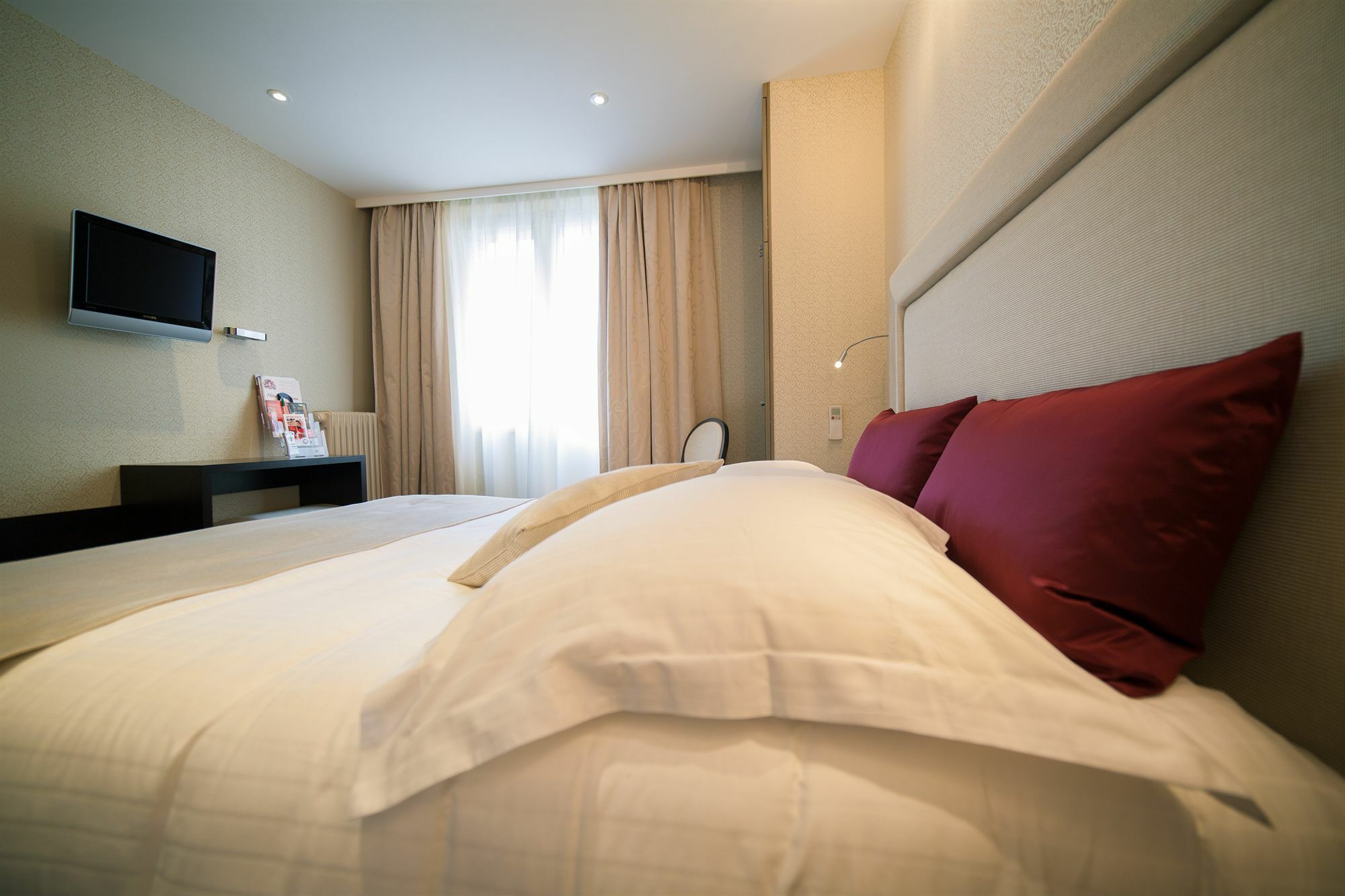 Hotel Des Princes, Chambery Centre ภายนอก รูปภาพ
