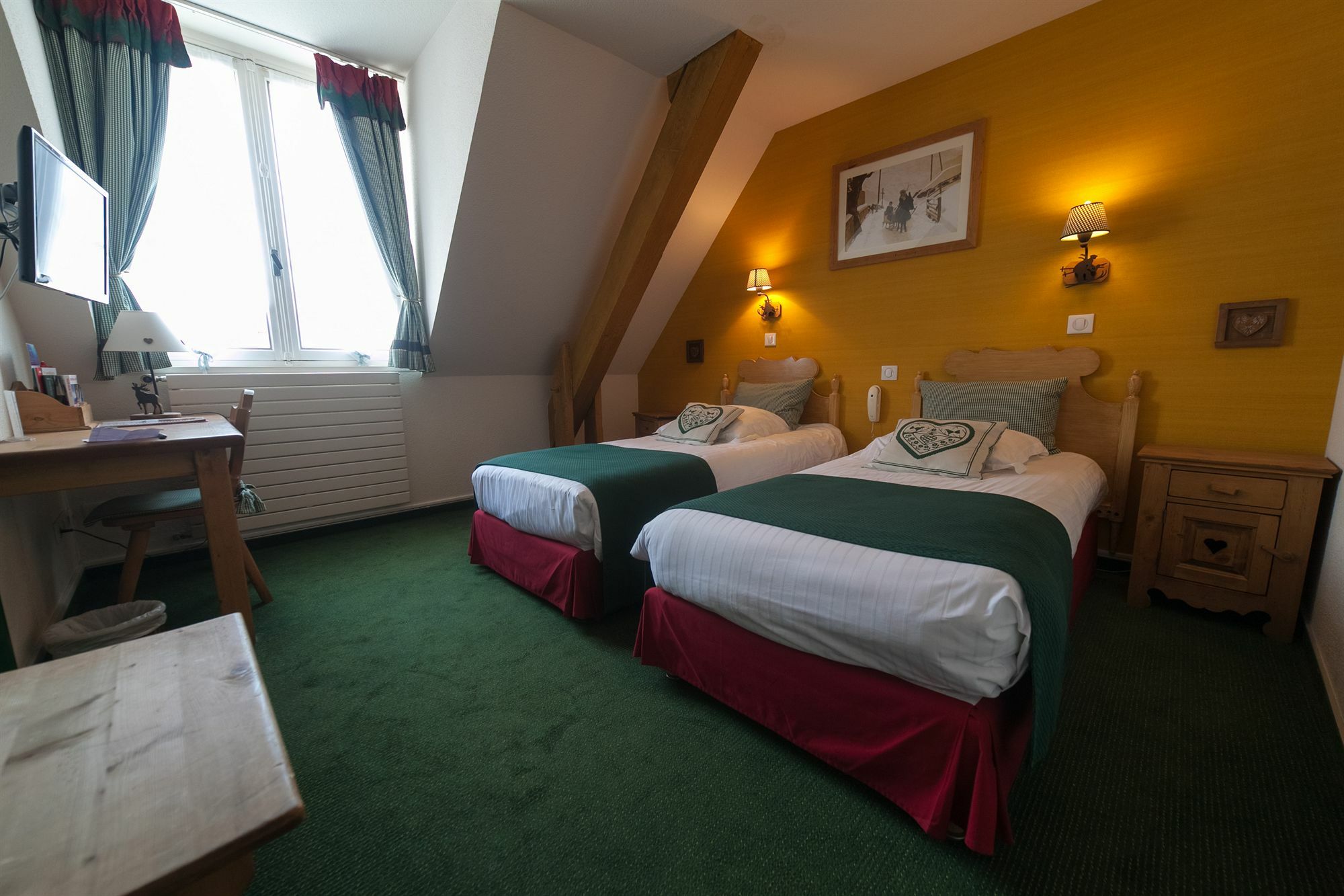 Hotel Des Princes, Chambery Centre ภายนอก รูปภาพ