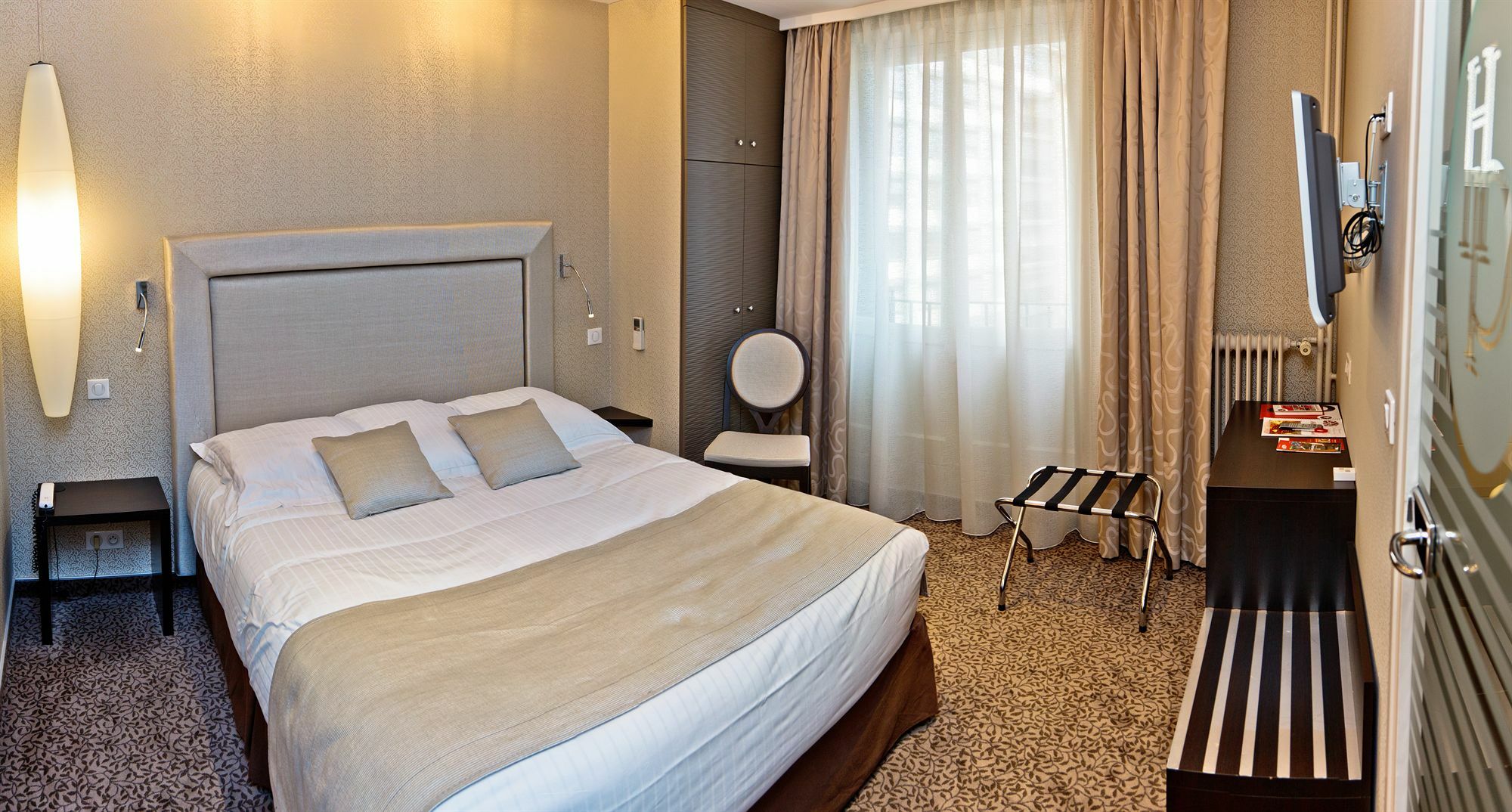 Hotel Des Princes, Chambery Centre ภายนอก รูปภาพ